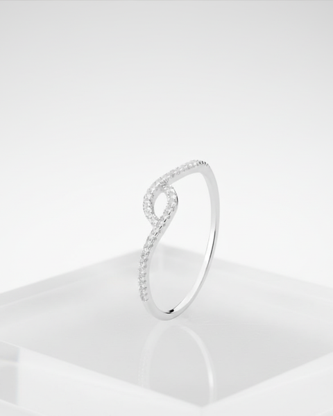 Anel de Prata Aparador Oval com Zircônias Cristal