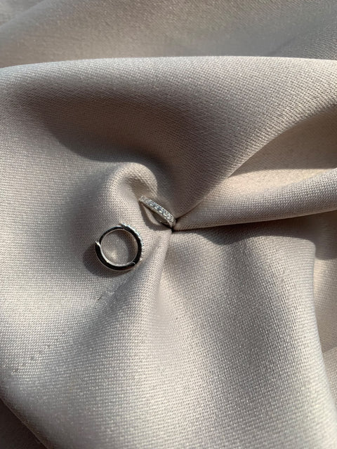 Brinco de Prata Argola Click com Pedras Zircônia