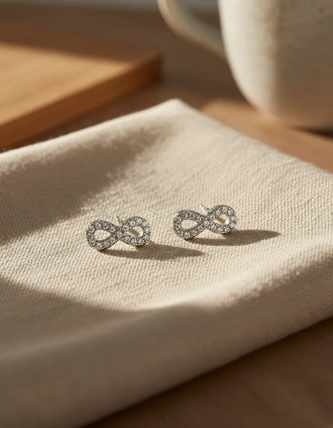 Brinco de Prata Infinito com Zircônia Cristal
